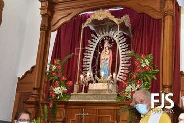Repique de campanas, misa de romeros y ofrenda a la Virgen de las Nieves/TA y Francisco Javier Santana.